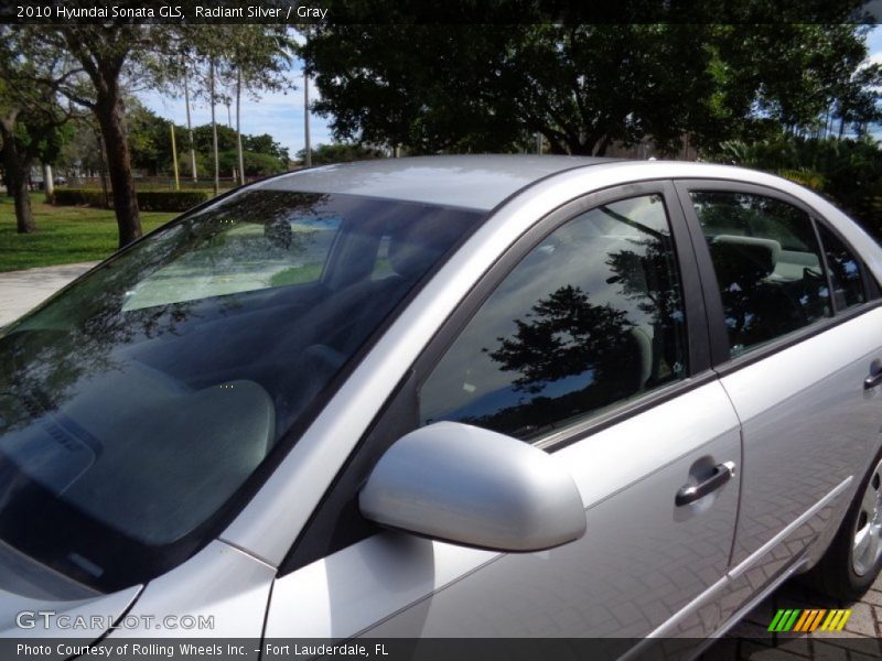 Radiant Silver / Gray 2010 Hyundai Sonata GLS