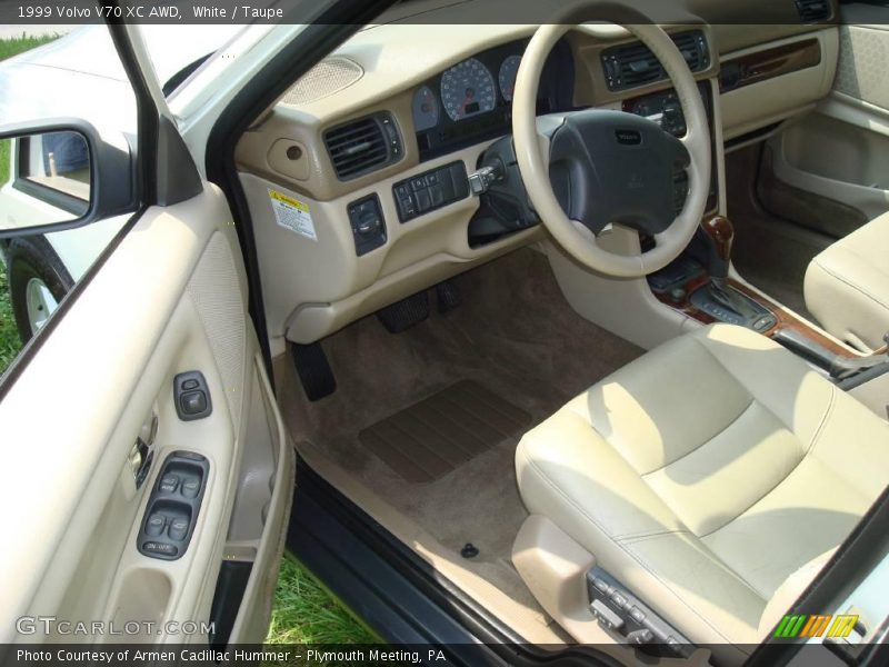 White / Taupe 1999 Volvo V70 XC AWD