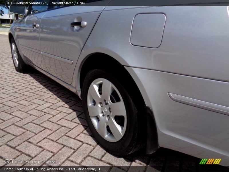 Radiant Silver / Gray 2010 Hyundai Sonata GLS