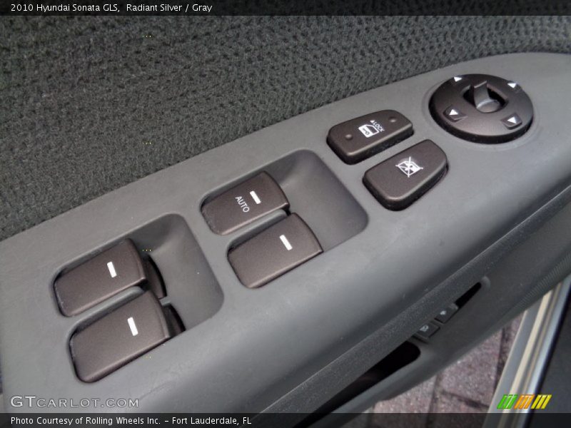 Radiant Silver / Gray 2010 Hyundai Sonata GLS
