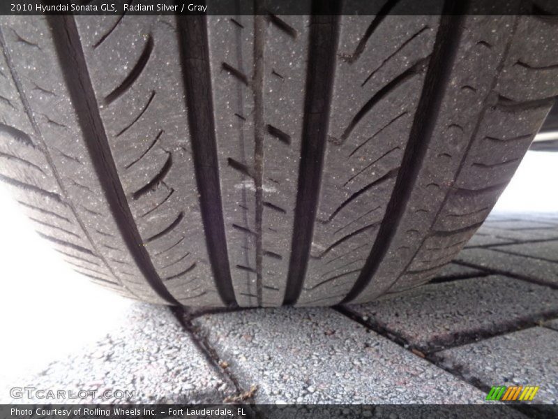 Radiant Silver / Gray 2010 Hyundai Sonata GLS