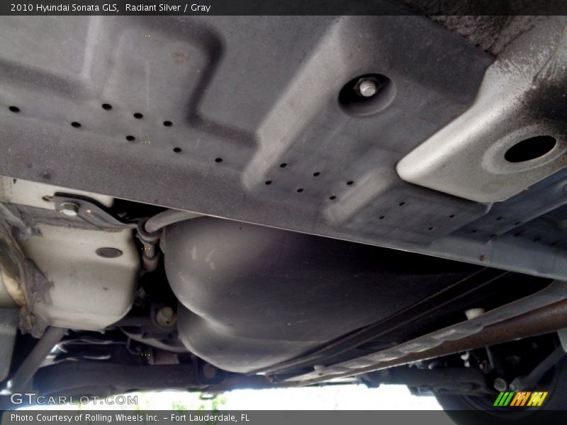 Radiant Silver / Gray 2010 Hyundai Sonata GLS