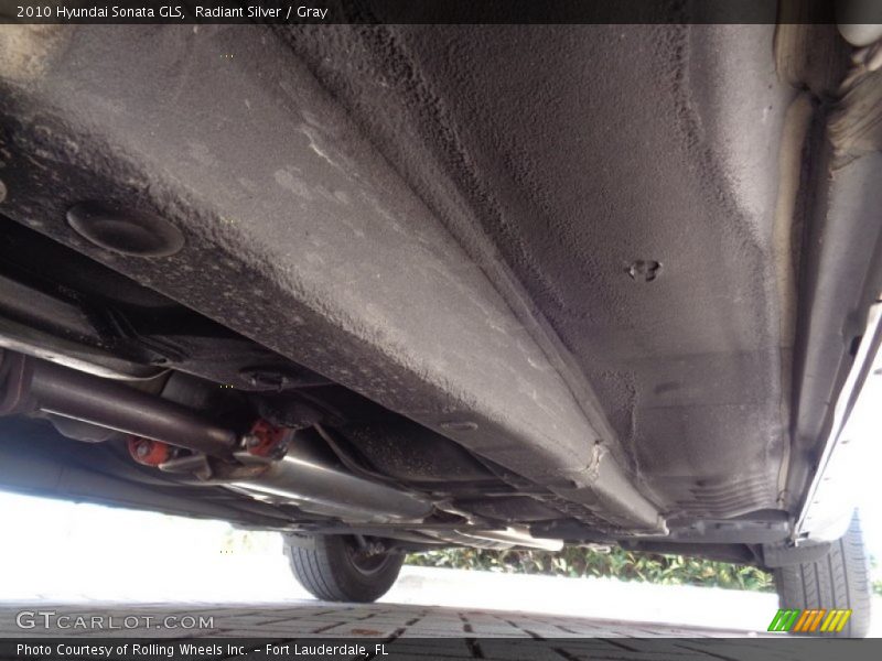 Radiant Silver / Gray 2010 Hyundai Sonata GLS