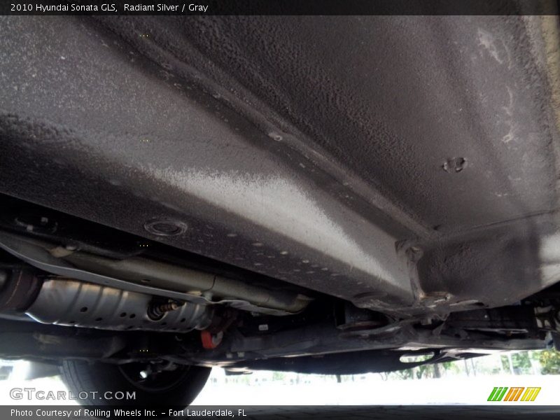 Radiant Silver / Gray 2010 Hyundai Sonata GLS