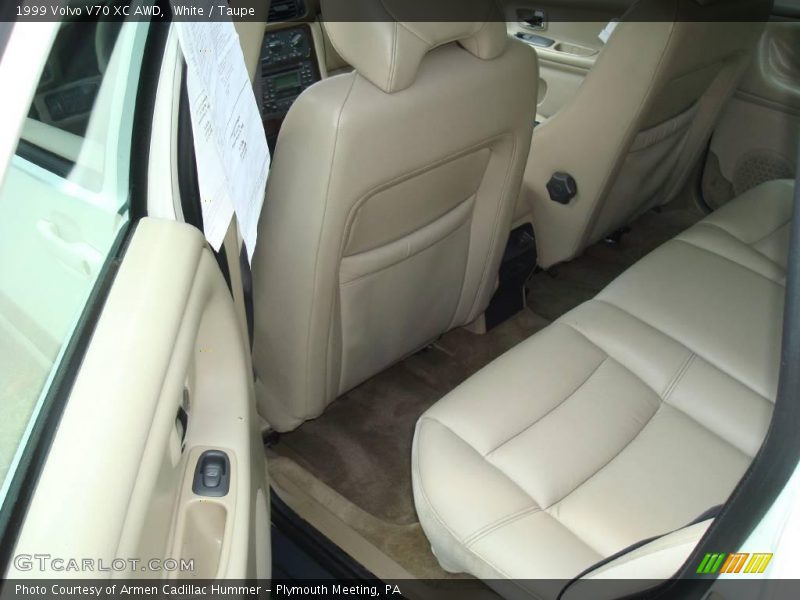 White / Taupe 1999 Volvo V70 XC AWD