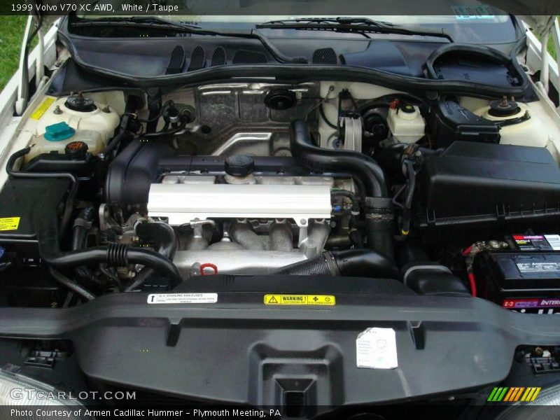White / Taupe 1999 Volvo V70 XC AWD