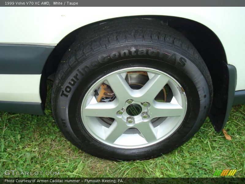 White / Taupe 1999 Volvo V70 XC AWD