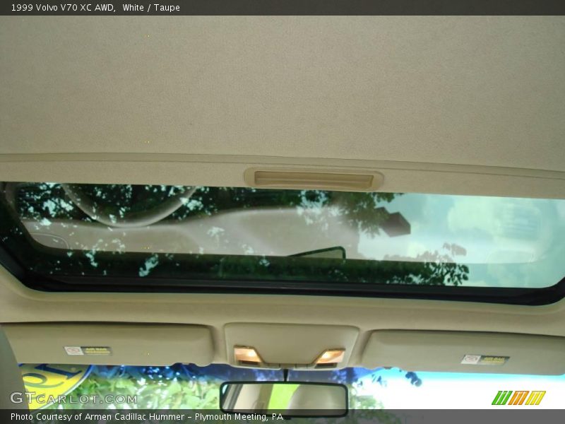 White / Taupe 1999 Volvo V70 XC AWD