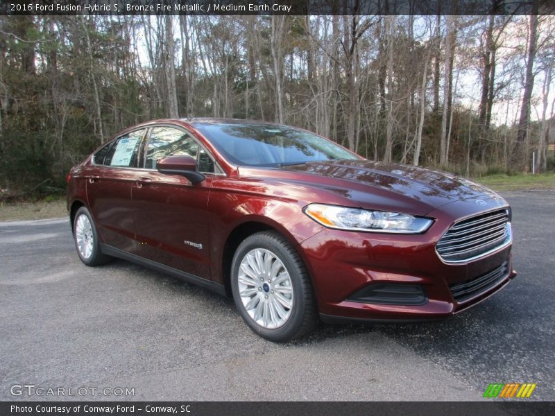Front 3/4 View of 2016 Fusion Hybrid S