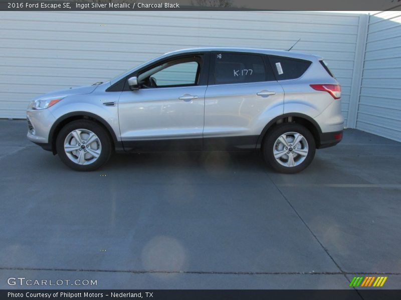 Ingot Silver Metallic / Charcoal Black 2016 Ford Escape SE