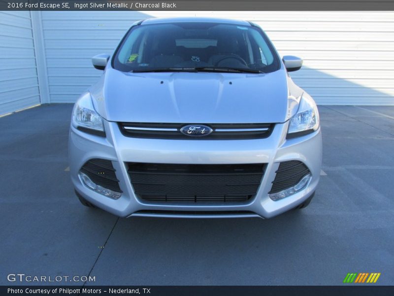 Ingot Silver Metallic / Charcoal Black 2016 Ford Escape SE