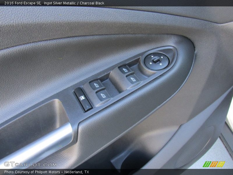Ingot Silver Metallic / Charcoal Black 2016 Ford Escape SE