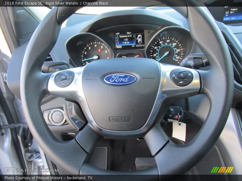 Ingot Silver Metallic / Charcoal Black 2016 Ford Escape SE