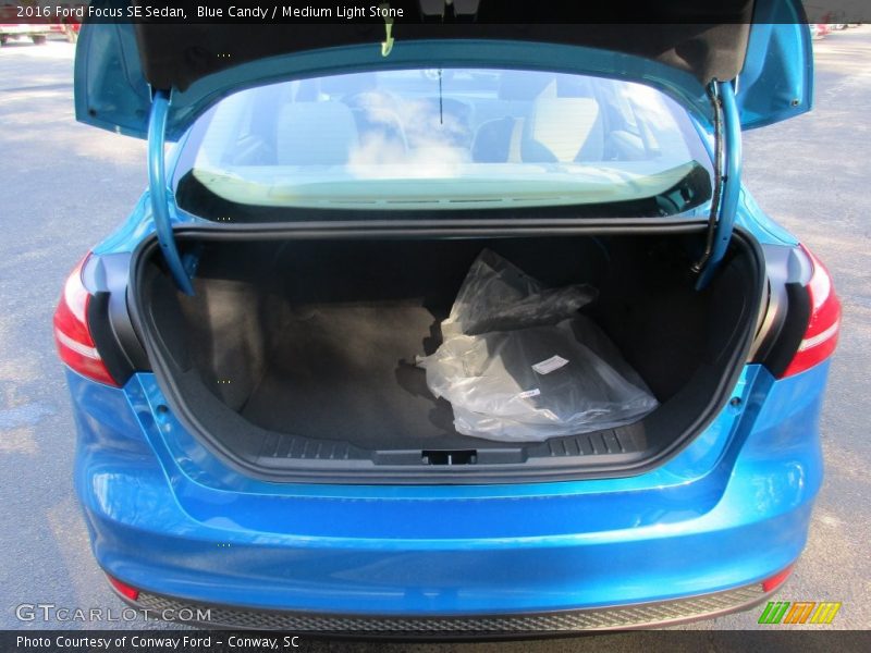 Blue Candy / Medium Light Stone 2016 Ford Focus SE Sedan