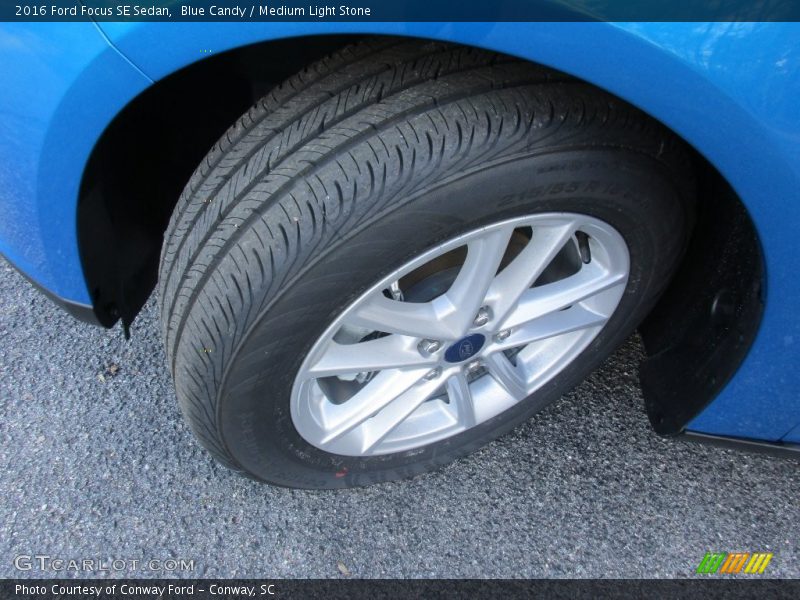 Blue Candy / Medium Light Stone 2016 Ford Focus SE Sedan