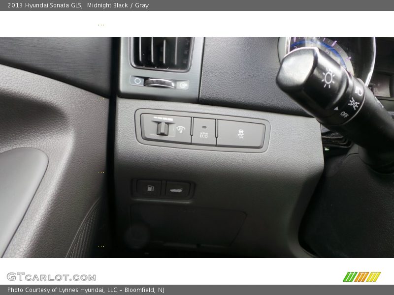 Midnight Black / Gray 2013 Hyundai Sonata GLS
