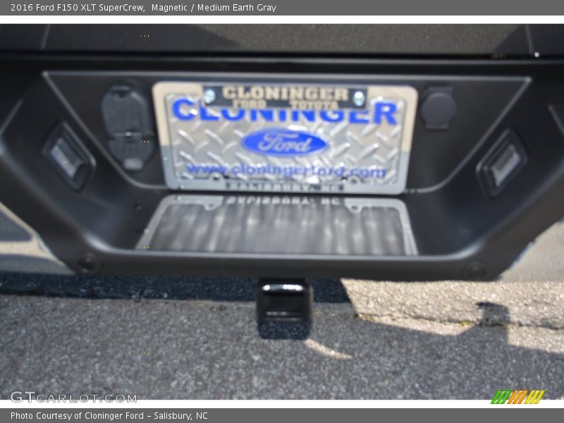 Magnetic / Medium Earth Gray 2016 Ford F150 XLT SuperCrew