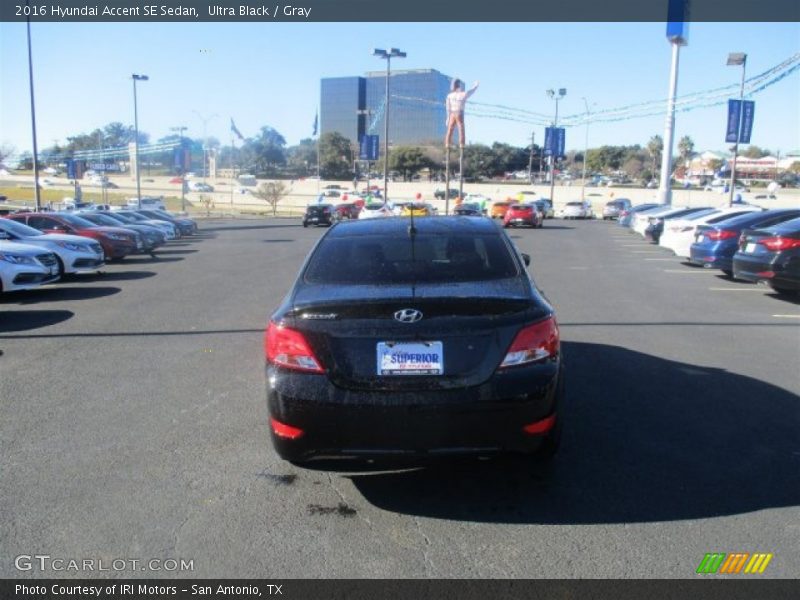 Ultra Black / Gray 2016 Hyundai Accent SE Sedan