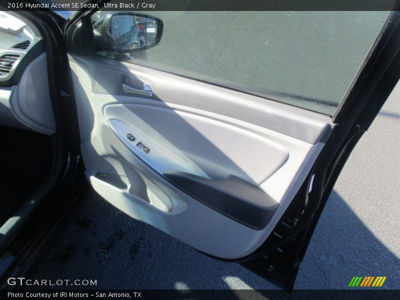 Ultra Black / Gray 2016 Hyundai Accent SE Sedan