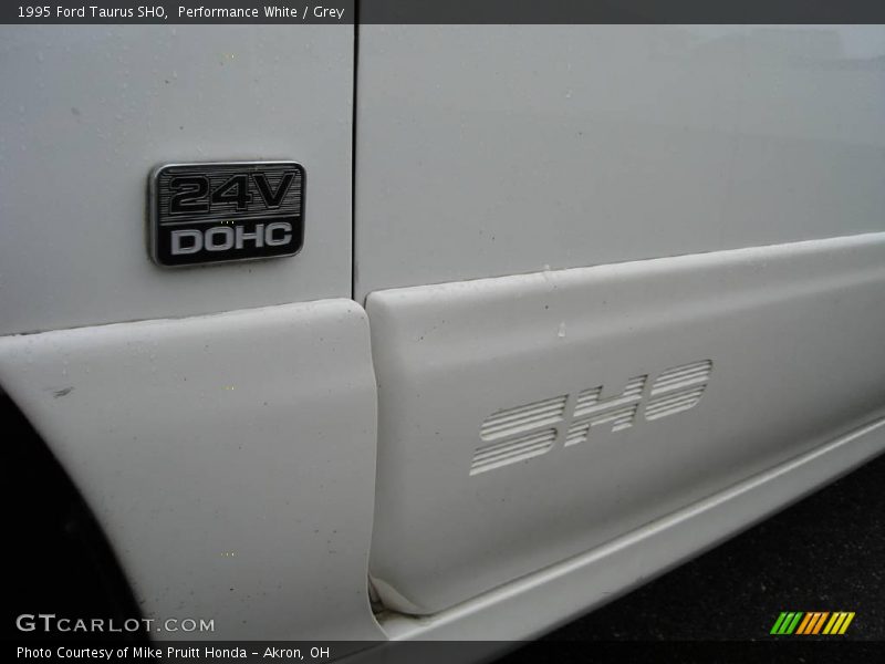 Performance White / Grey 1995 Ford Taurus SHO