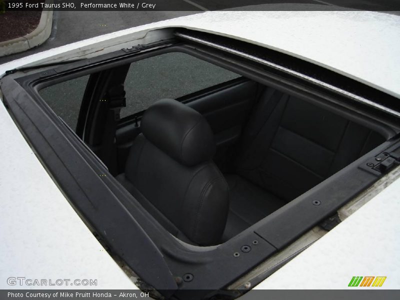 Performance White / Grey 1995 Ford Taurus SHO
