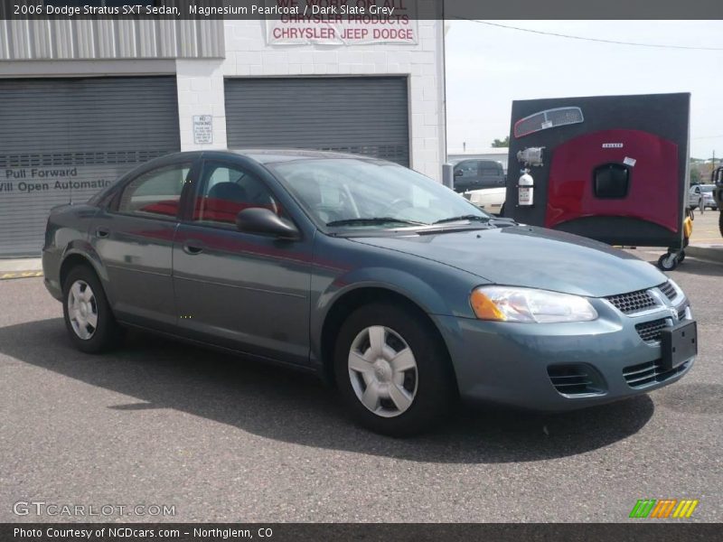 Magnesium Pearlcoat / Dark Slate Grey 2006 Dodge Stratus SXT Sedan