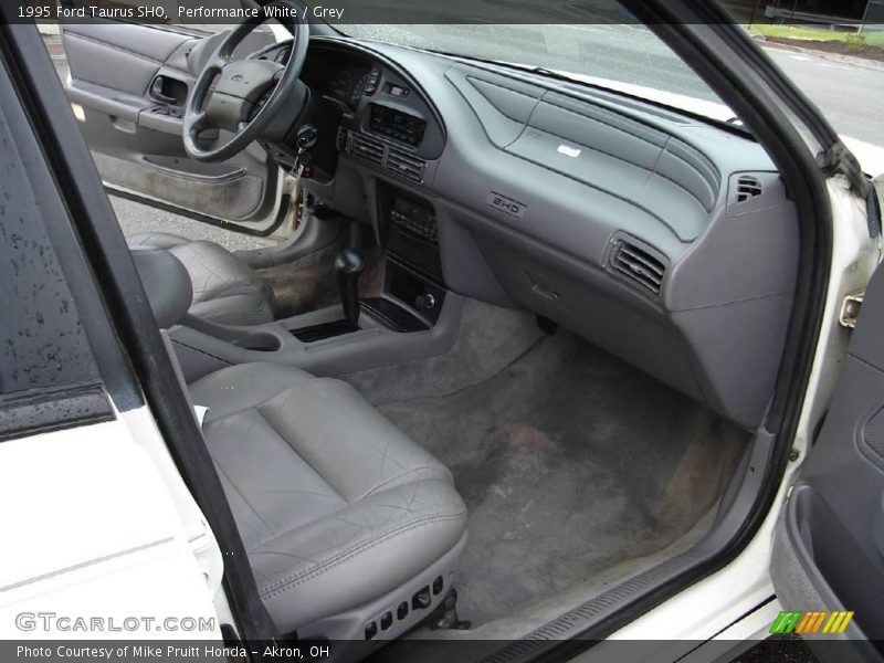 Performance White / Grey 1995 Ford Taurus SHO
