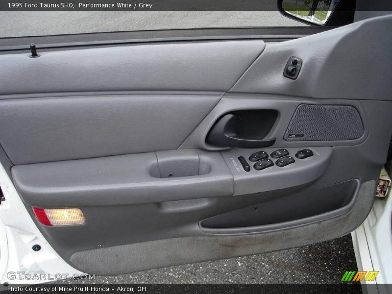 Performance White / Grey 1995 Ford Taurus SHO