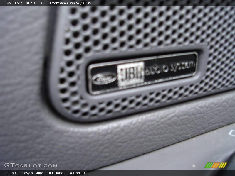 Performance White / Grey 1995 Ford Taurus SHO