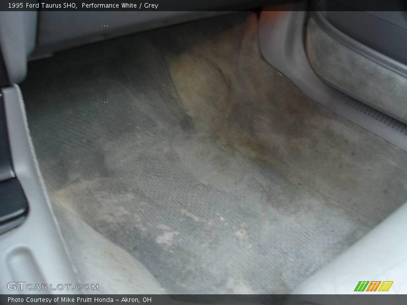 Performance White / Grey 1995 Ford Taurus SHO