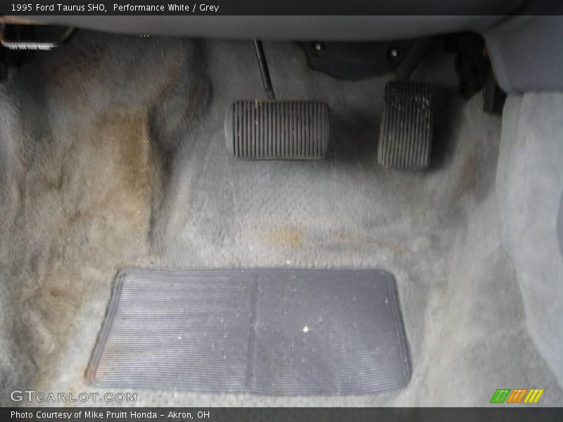 Performance White / Grey 1995 Ford Taurus SHO