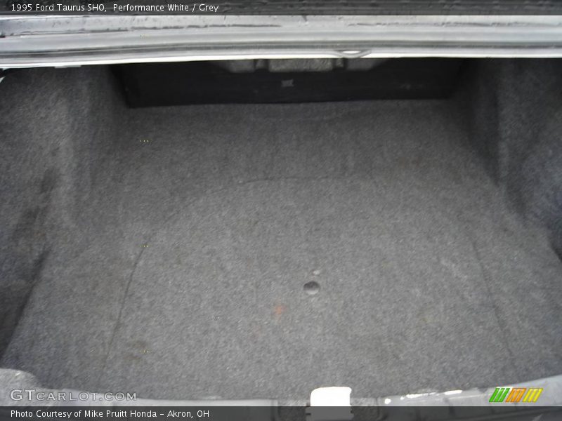 Performance White / Grey 1995 Ford Taurus SHO