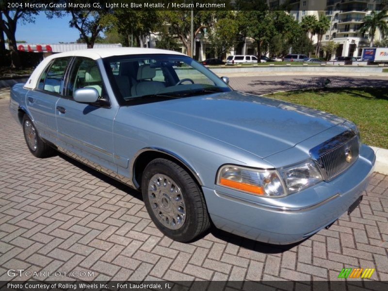 Front 3/4 View of 2004 Grand Marquis GS