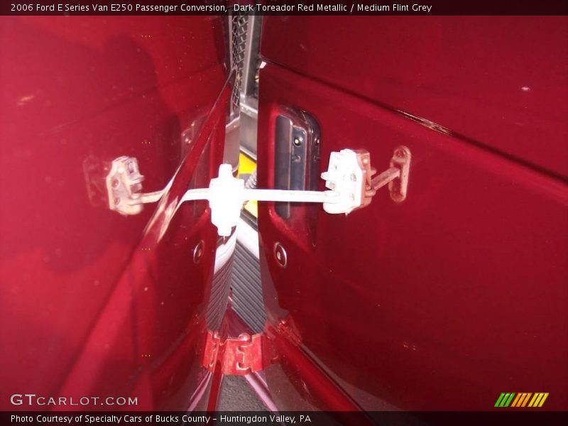 Dark Toreador Red Metallic / Medium Flint Grey 2006 Ford E Series Van E250 Passenger Conversion
