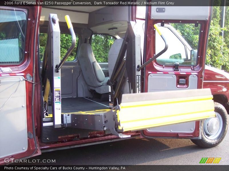 Dark Toreador Red Metallic / Medium Flint Grey 2006 Ford E Series Van E250 Passenger Conversion