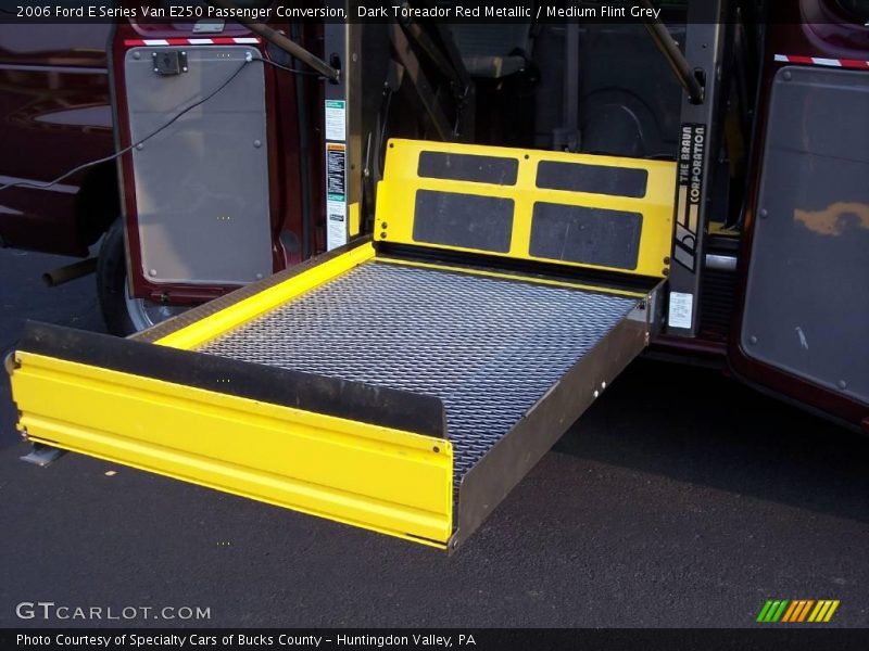 Dark Toreador Red Metallic / Medium Flint Grey 2006 Ford E Series Van E250 Passenger Conversion