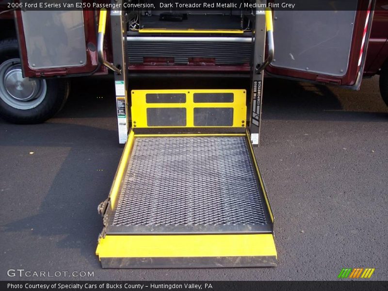 Dark Toreador Red Metallic / Medium Flint Grey 2006 Ford E Series Van E250 Passenger Conversion