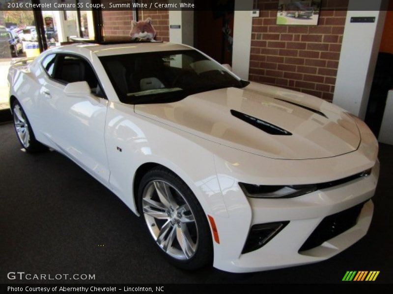 Front 3/4 View of 2016 Camaro SS Coupe