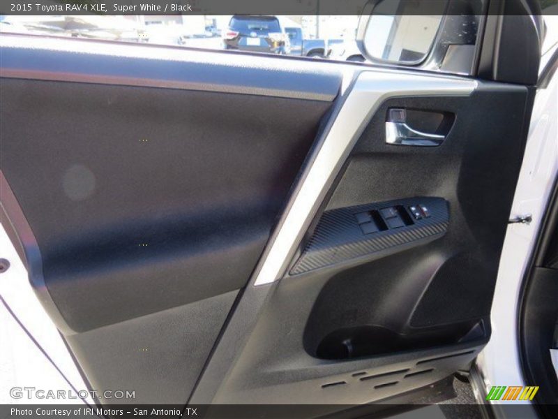 Super White / Black 2015 Toyota RAV4 XLE