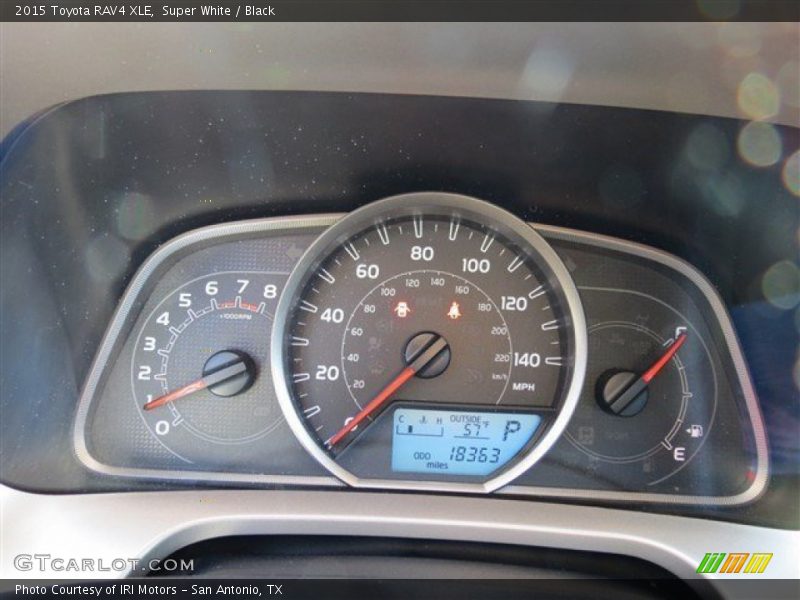 Super White / Black 2015 Toyota RAV4 XLE