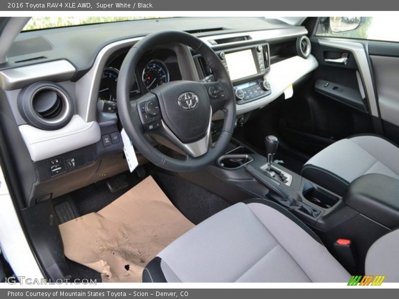 Super White / Black 2016 Toyota RAV4 XLE AWD