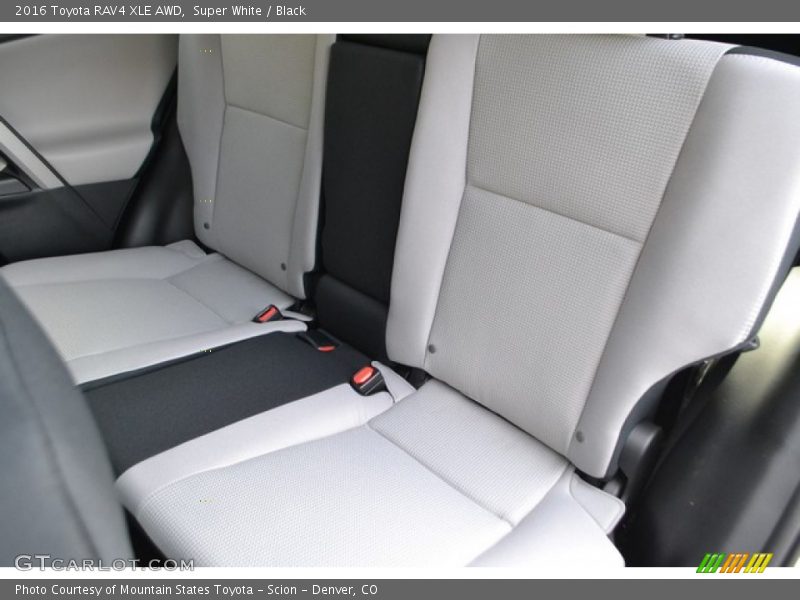 Super White / Black 2016 Toyota RAV4 XLE AWD