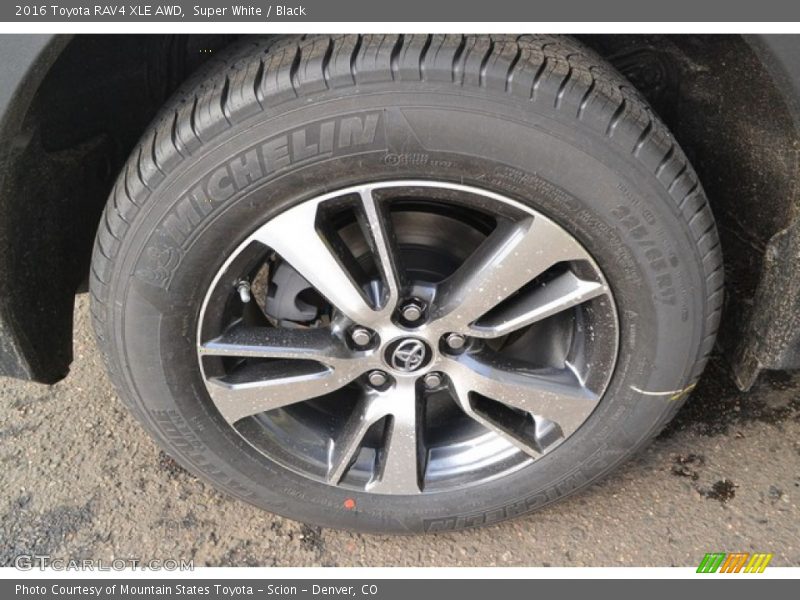 Super White / Black 2016 Toyota RAV4 XLE AWD
