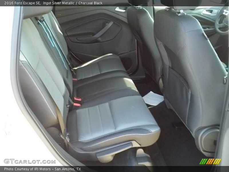 Ingot Silver Metallic / Charcoal Black 2016 Ford Escape SE