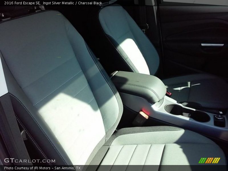 Ingot Silver Metallic / Charcoal Black 2016 Ford Escape SE
