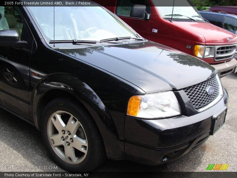 Black / Pebble 2005 Ford Freestyle Limited AWD