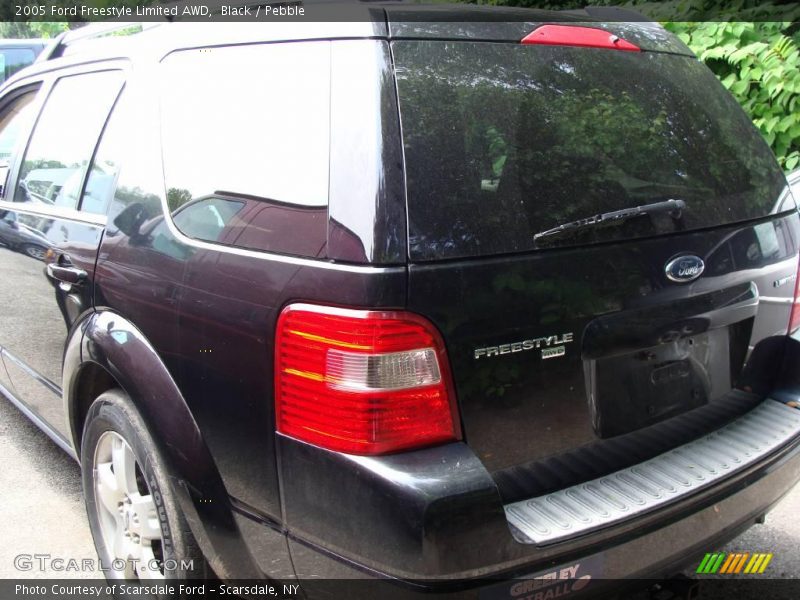 Black / Pebble 2005 Ford Freestyle Limited AWD