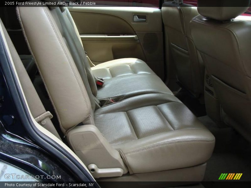 Black / Pebble 2005 Ford Freestyle Limited AWD