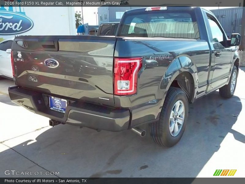 Magnetic / Medium Earth Gray 2016 Ford F150 XL Regular Cab