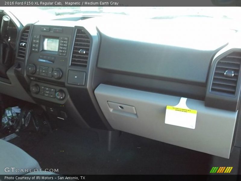 Magnetic / Medium Earth Gray 2016 Ford F150 XL Regular Cab